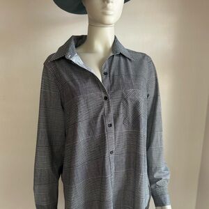 Lysse women casual button shirt L Gray and White Checkered Shirt